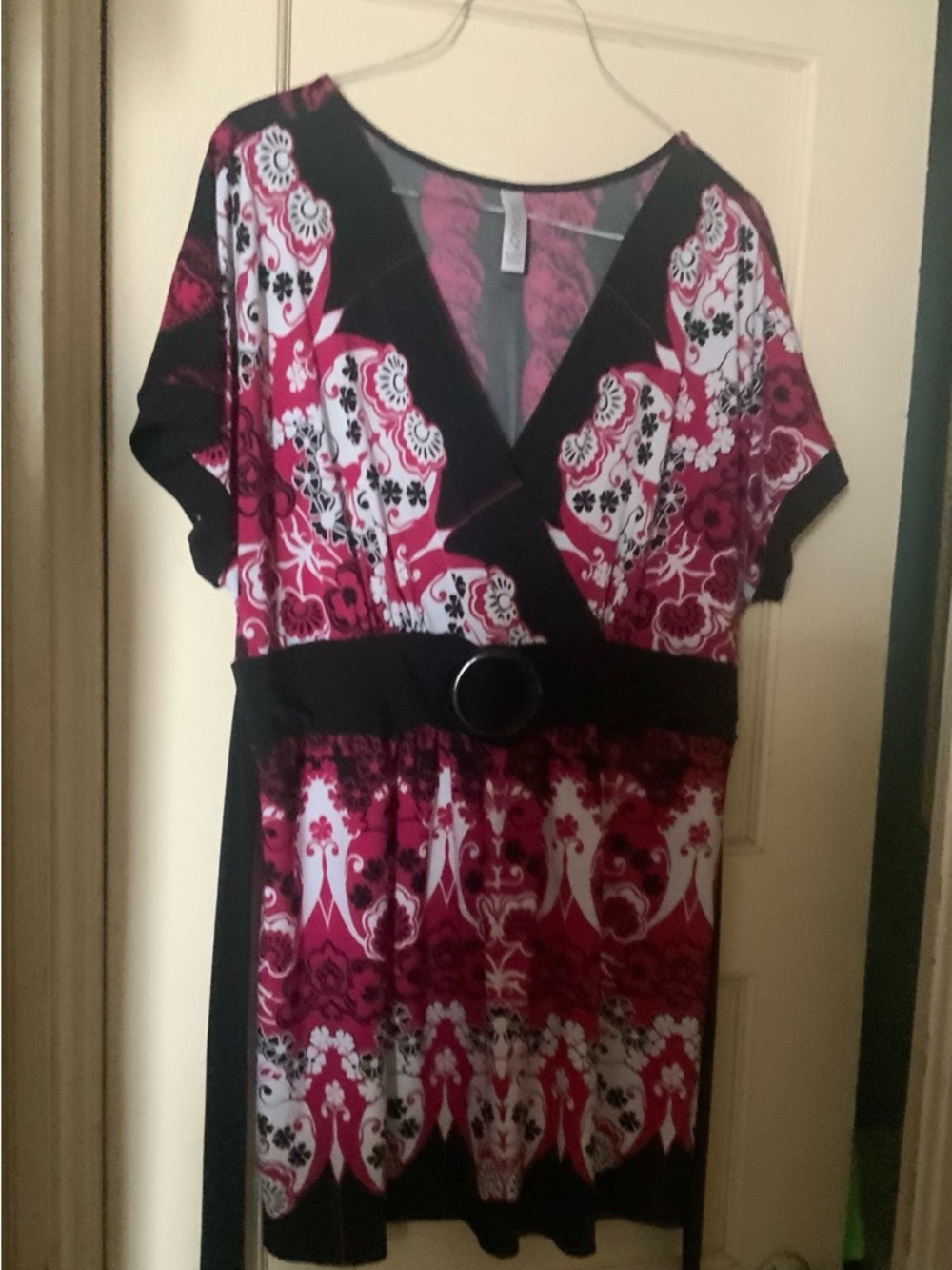 Gitano - Black and Magenta Floral Print Belted top -